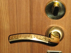 Замена дверной ручки входной двери в Армавире