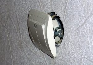 Замена выключателя света в квартире в Армавире
